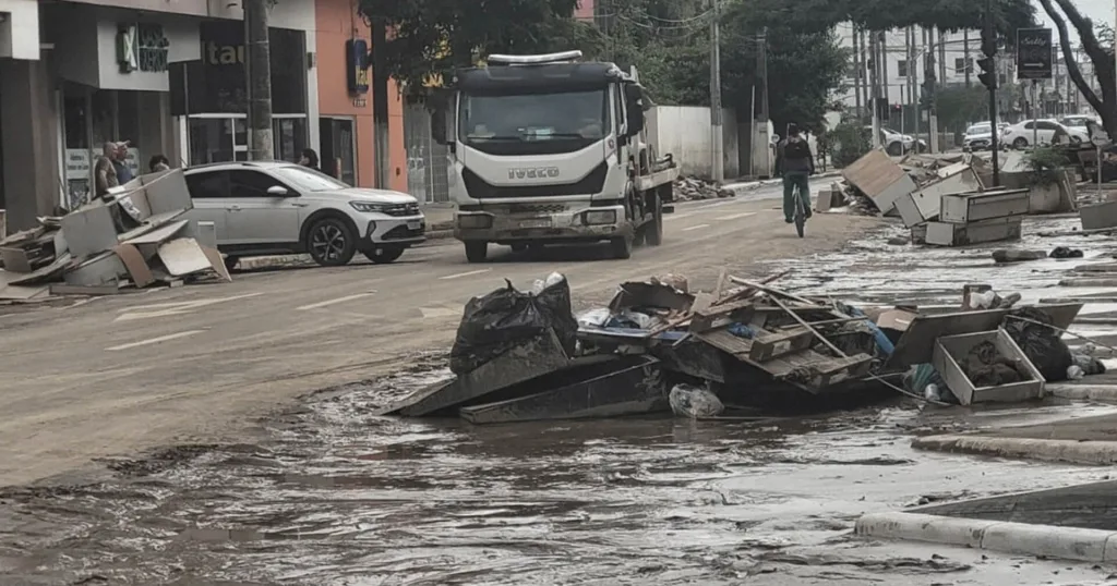 Estragos deixados pela enchente de novembro de 2023 em Rio do Sul