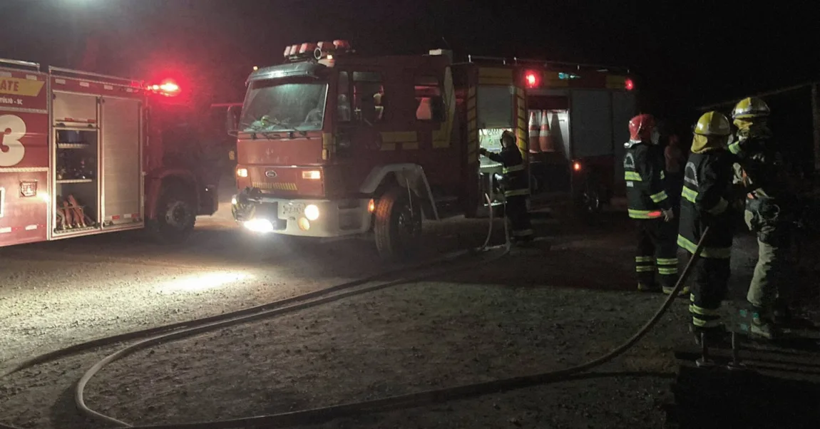 Bombeiros combatem incêndio em Witmarsum