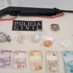 Polícia prende dois homens em Rio do Oeste por tráfico de drogas e posse de arma de fogo