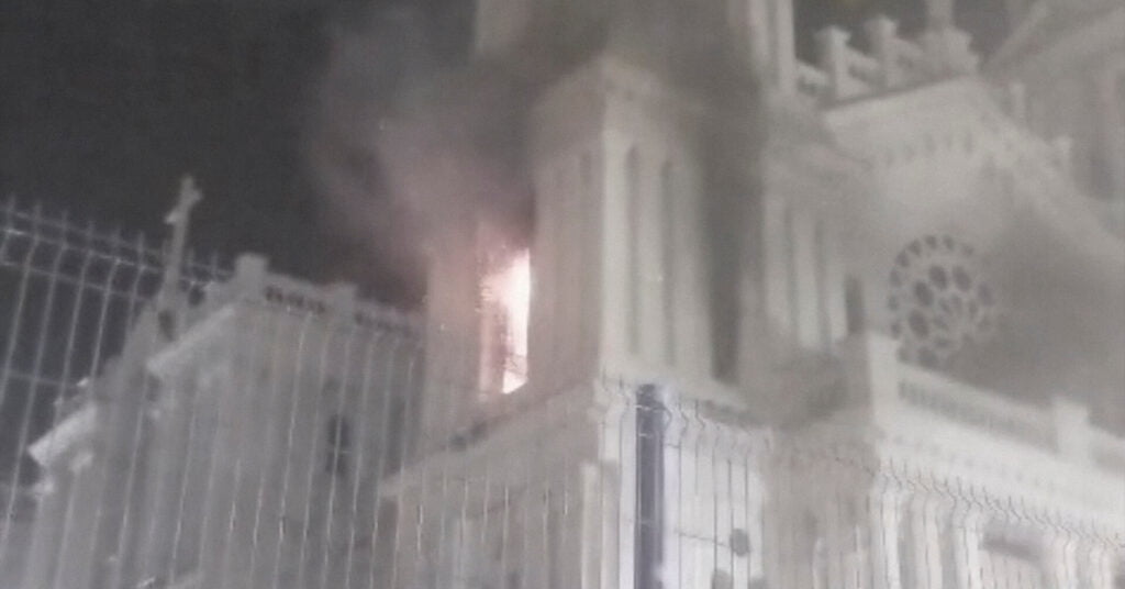 Incêndio é registrado em uma das torres da Catedral de Rio do Sul